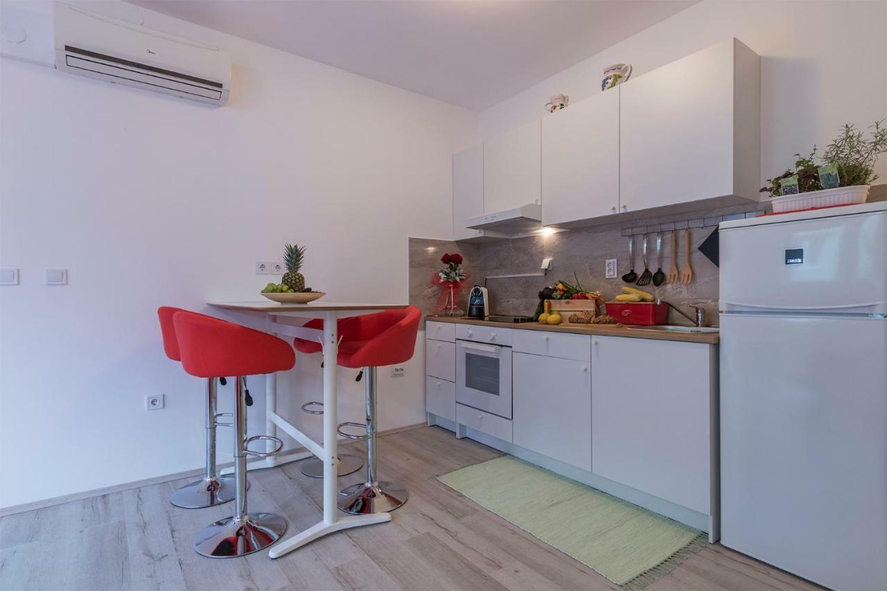 Apartment Danijela I Pula Bagian luar foto